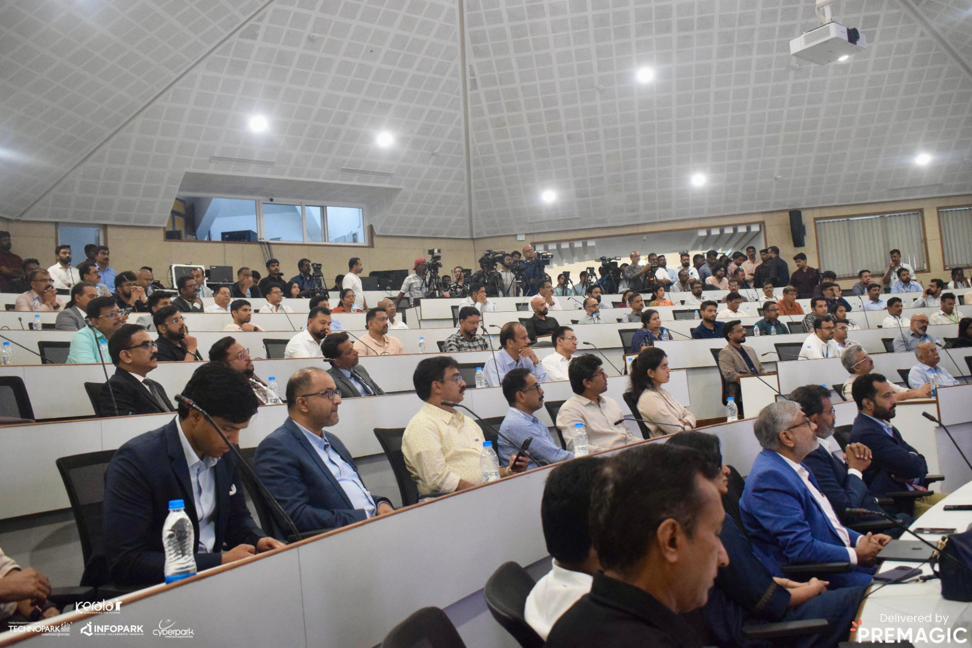 A full house of industry leaders and media at the Kerala GCC Outlook 2026 auditorium.