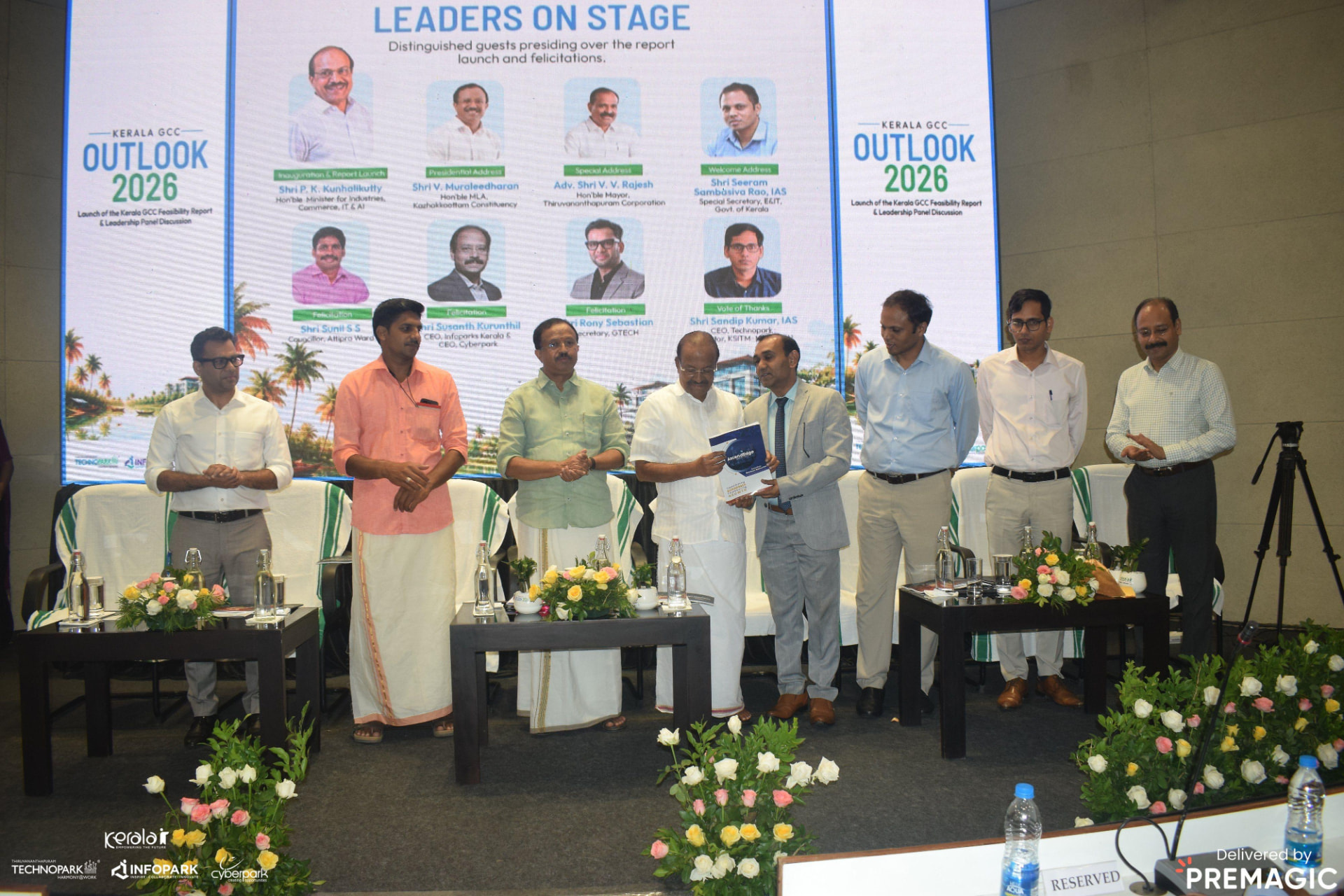 Full 'Leaders on Stage' dais at Kerala GCC Outlook 2026 — the AscendEdge feasibility report handed over to Shri P. K. Kunhalikutty.